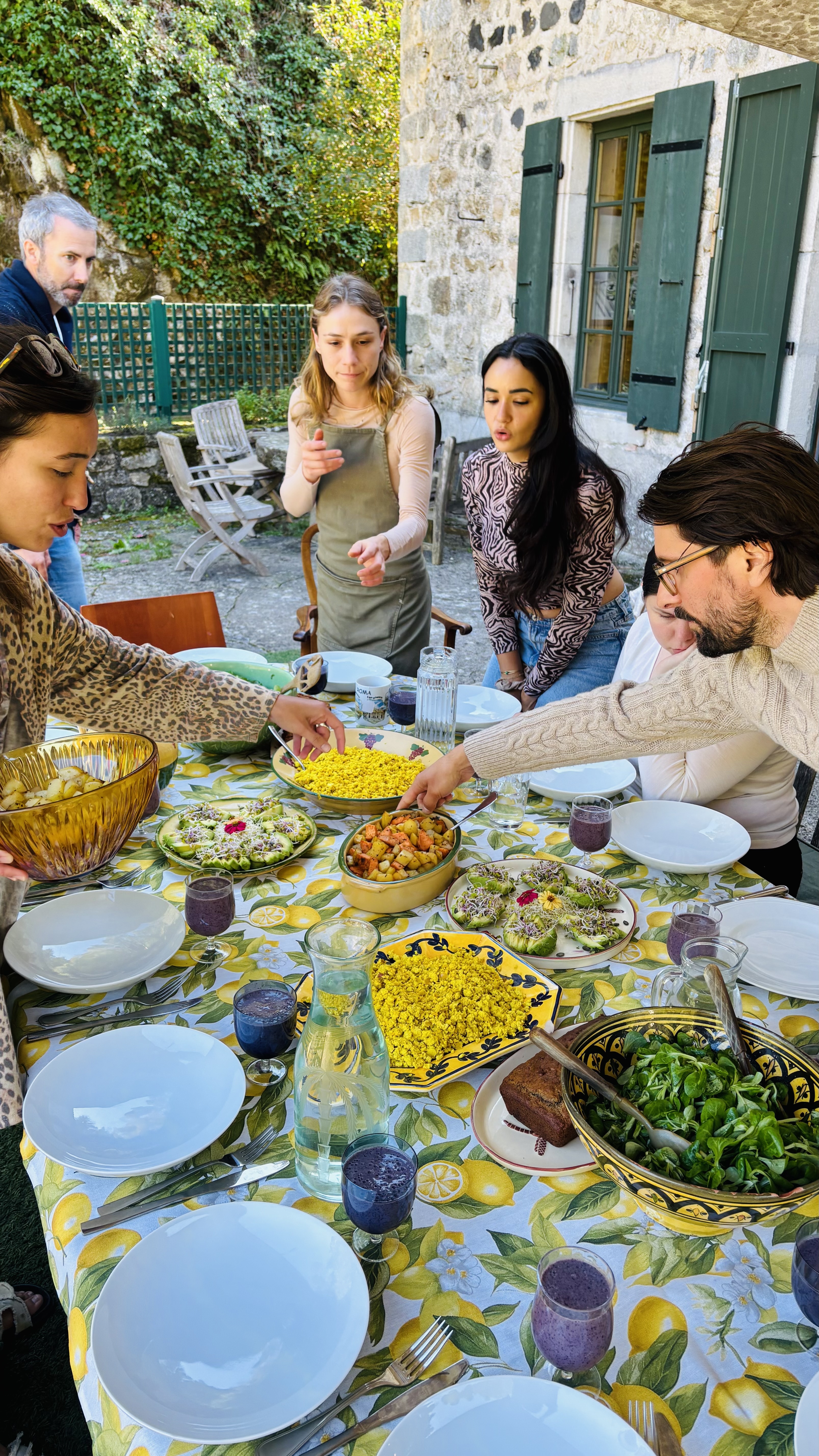 La table et les repas partagés en silence